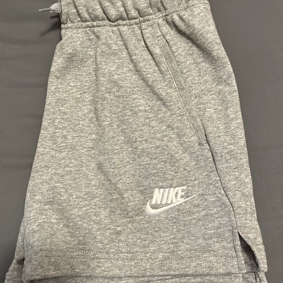 Nike shorts - Picture 3 of 4